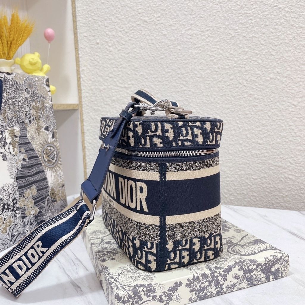 ef028545e187765e1e5c3607b7e629f0