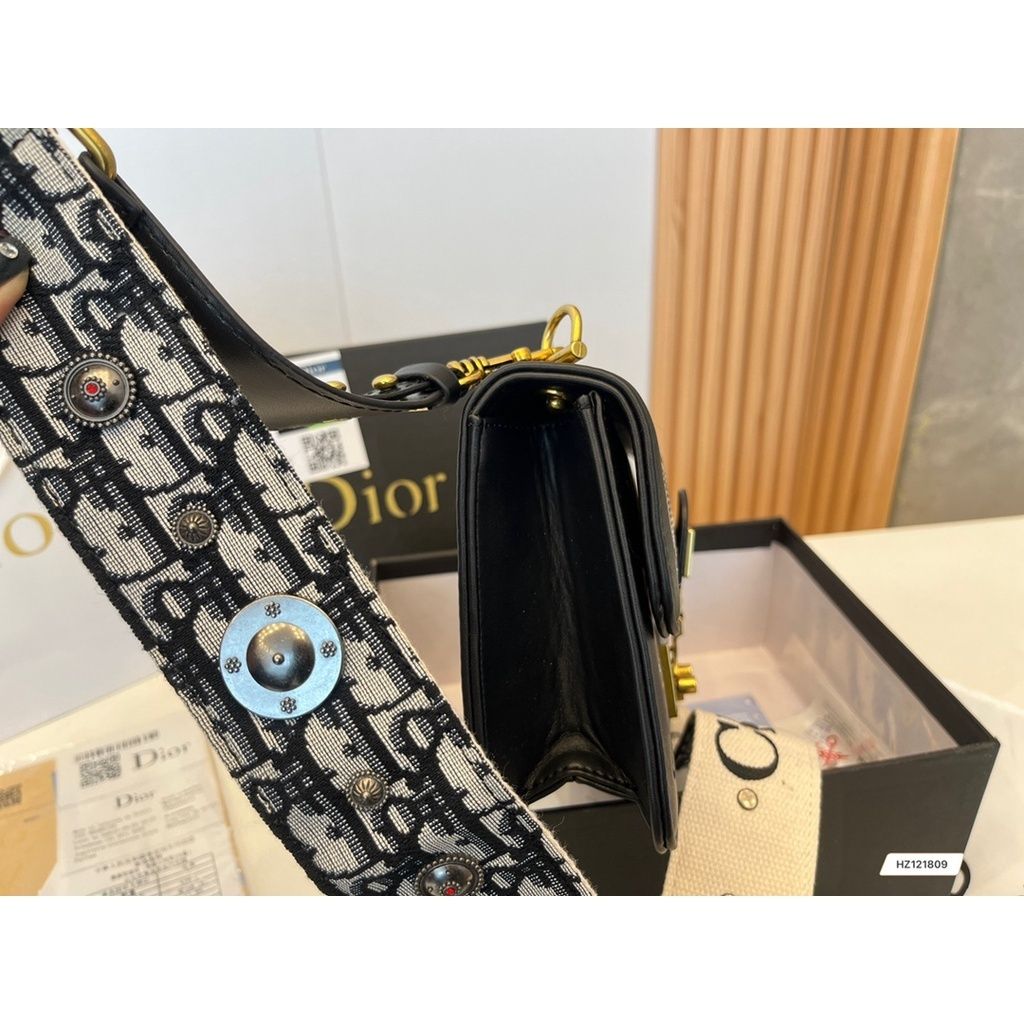 sg-11134201-7qved-li71n397fbk941