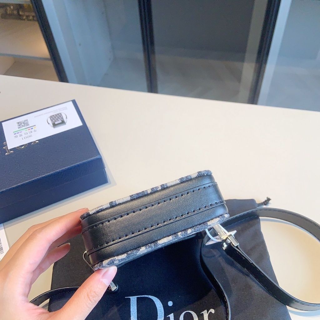 sg-11134201-22120-30u0v6sktjkv3b