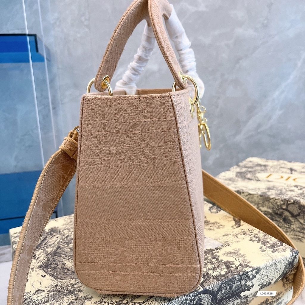 00de24959621c2f97b5f4f1953e342d3