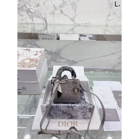 d1e51a9f756cc10e2ed00e4b7cc45e35