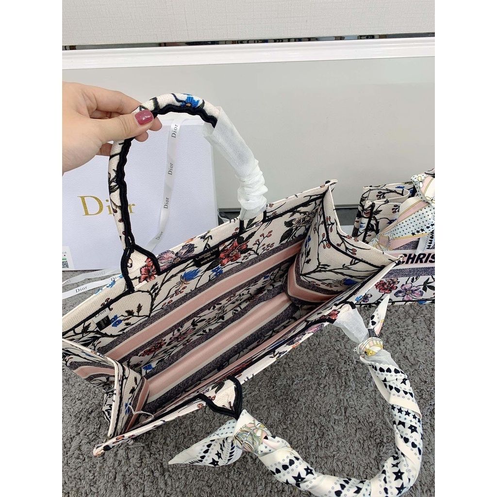 dce5aa40b5d8466bdce61ecb2d35af76