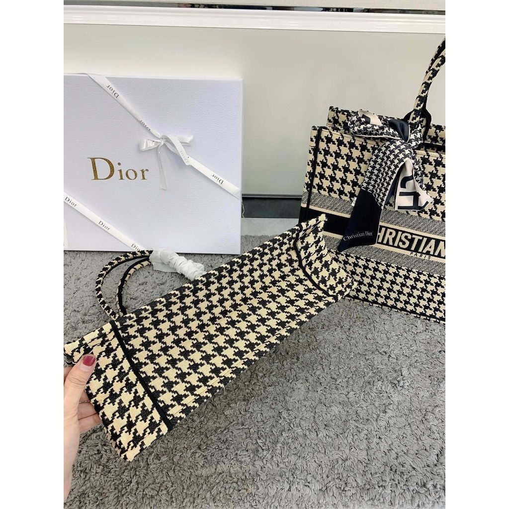 18a937ccc195667b2319605c93936ea8