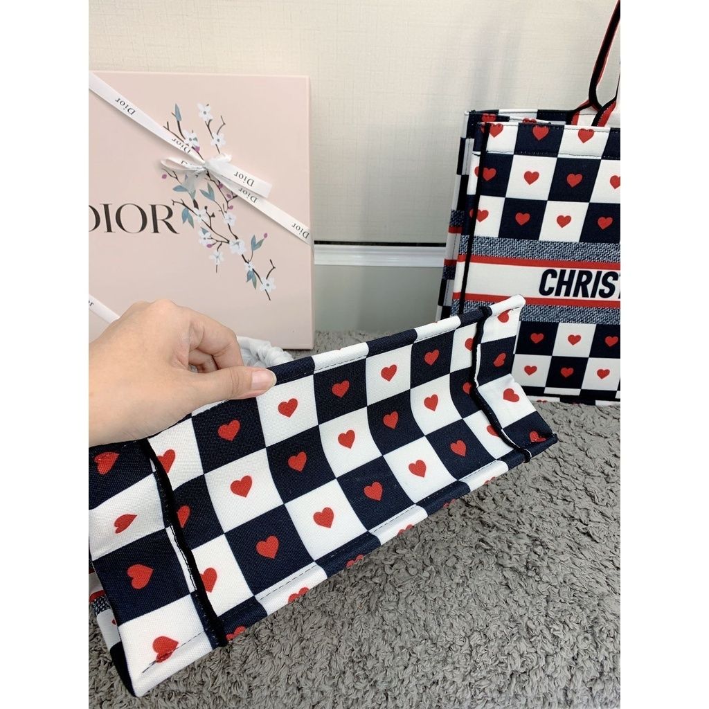 1c9d407fed4194569ec85e7cfd68d146