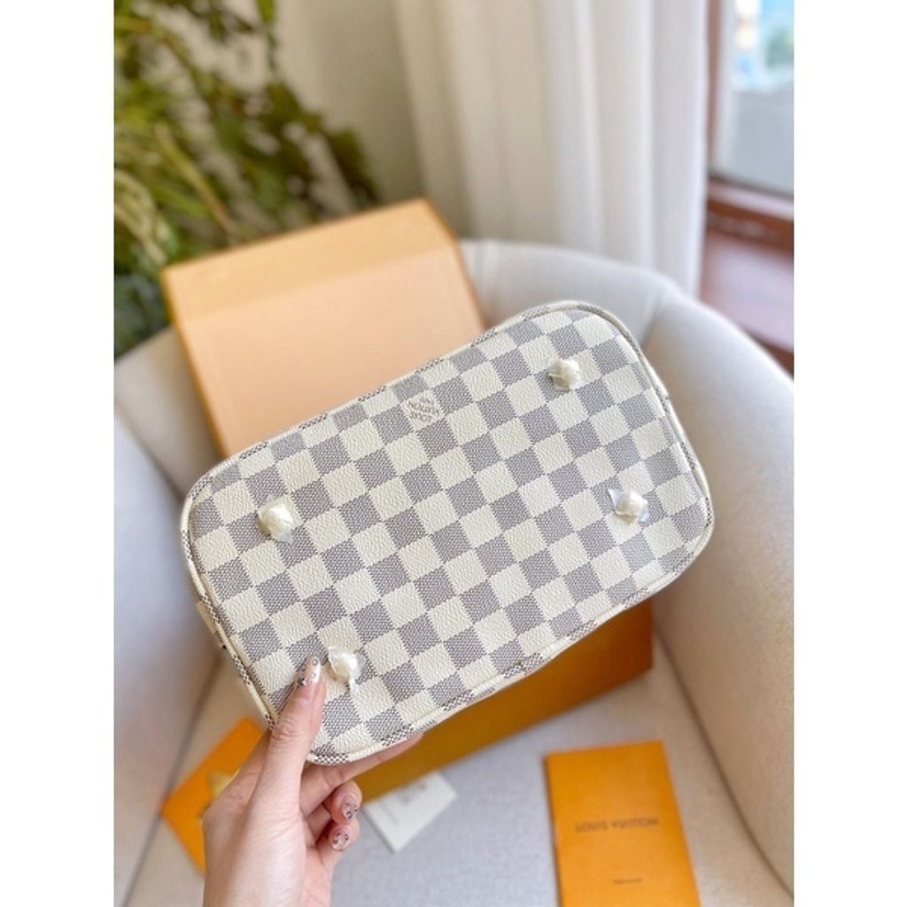 sg-11134201-7rblk-lm7pek63de1l2e