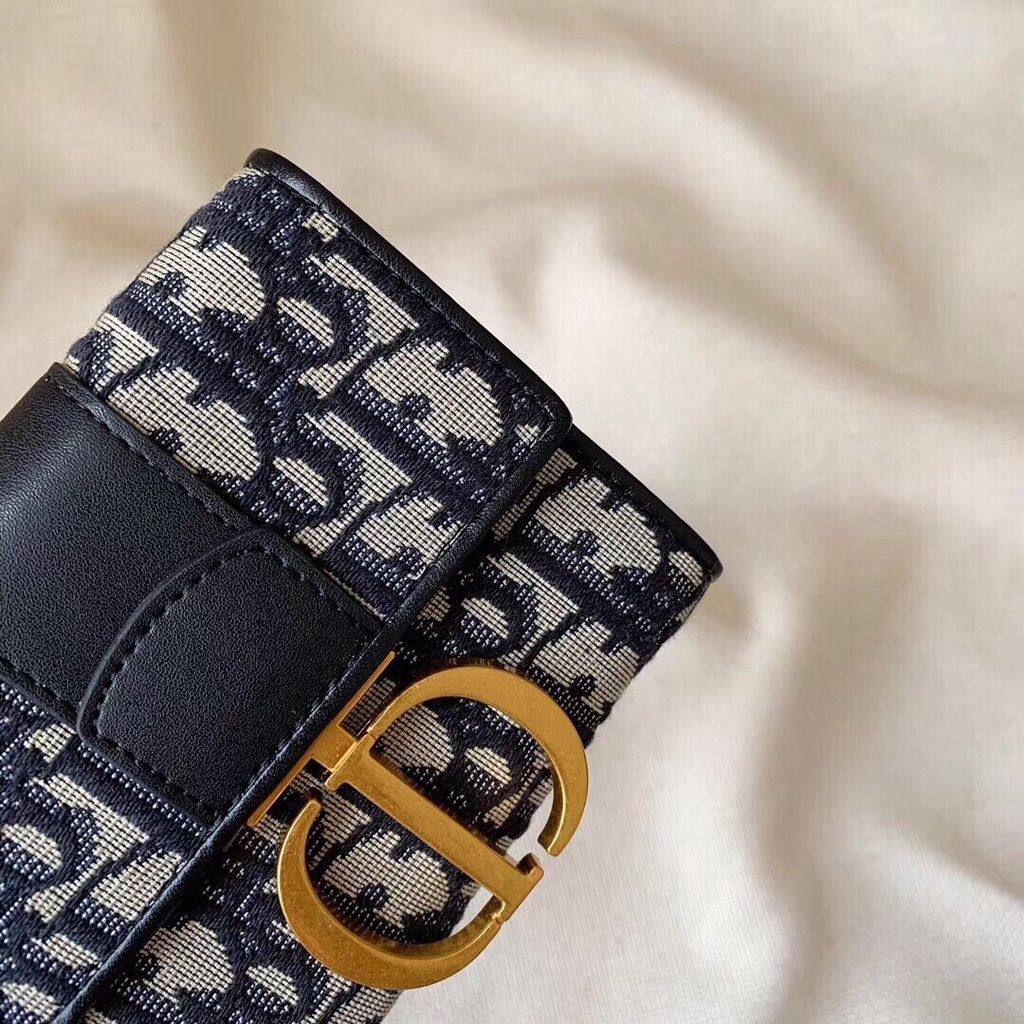 f015d20823ad6d3e7ccdb32f1b7a6481