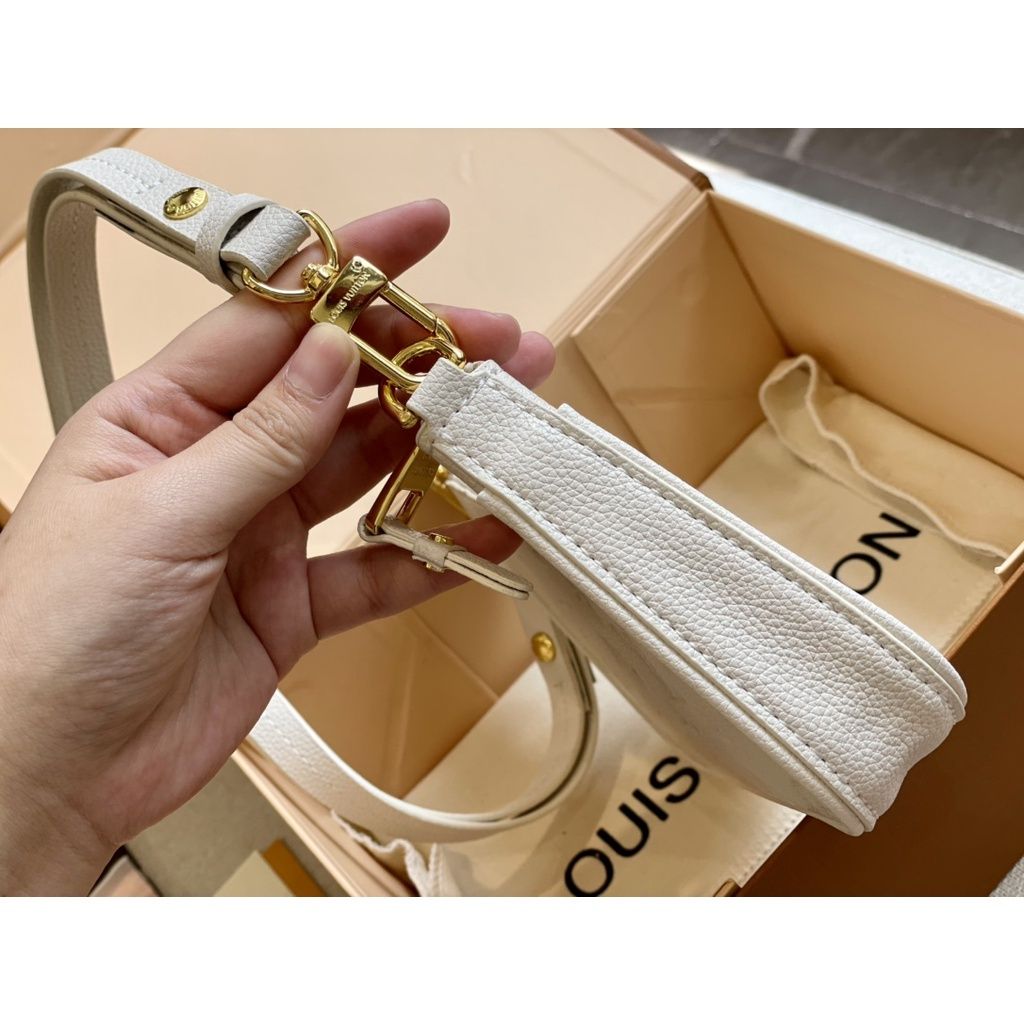 sg-11134201-7rblr-loc8iy5p21r126