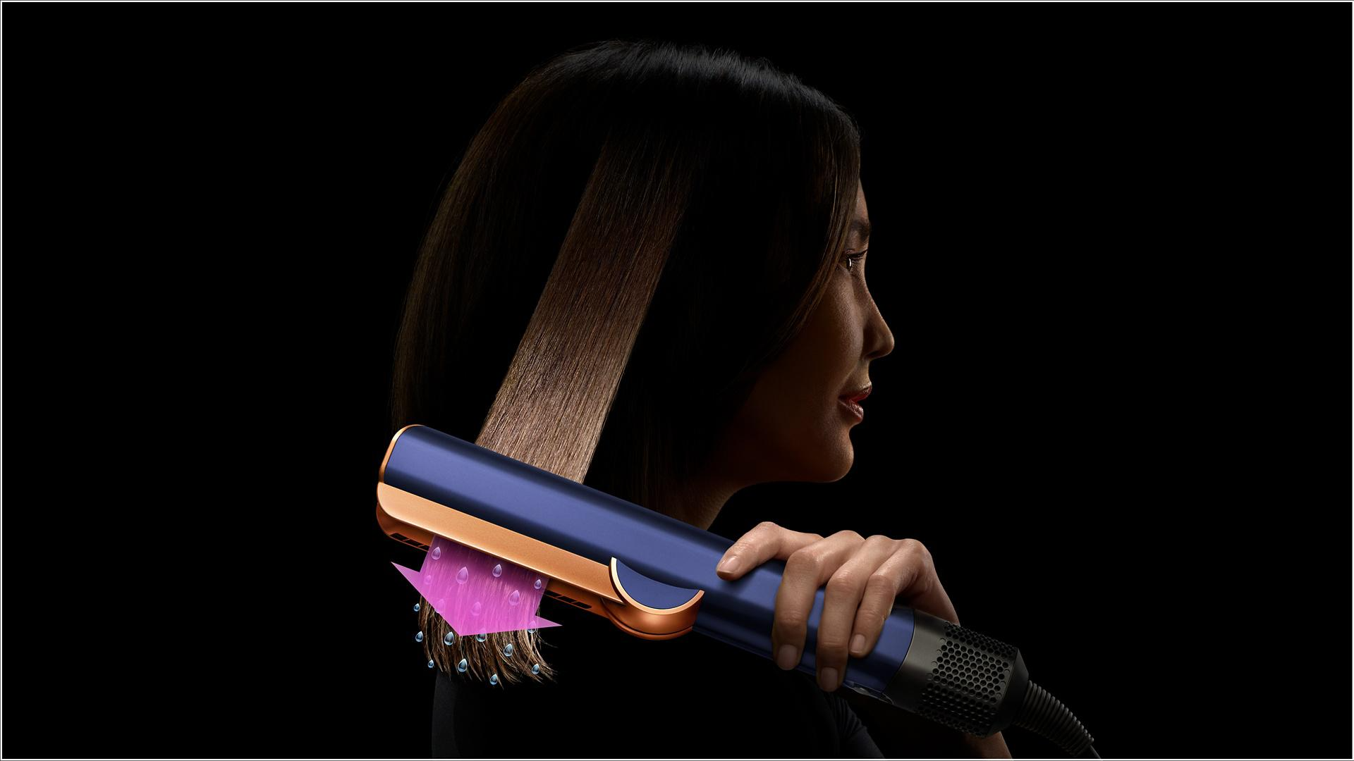 Model with long, blonde, wet hair.