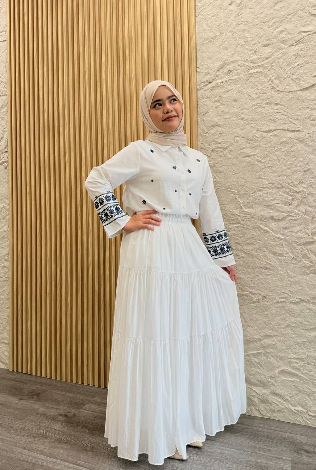 photo_6084861407733156898_y