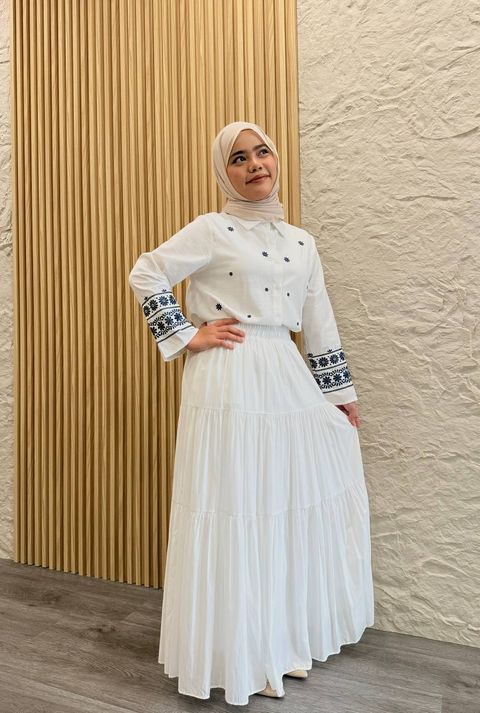 photo_6084861407733156898_y