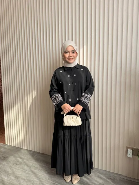 photo_6084861407733156899_y