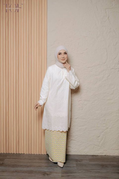 photo_6152471202358823915_y