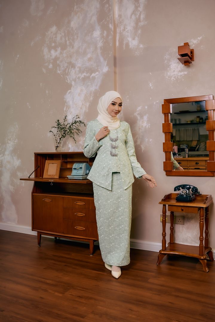 ADELIA RADHWA 5