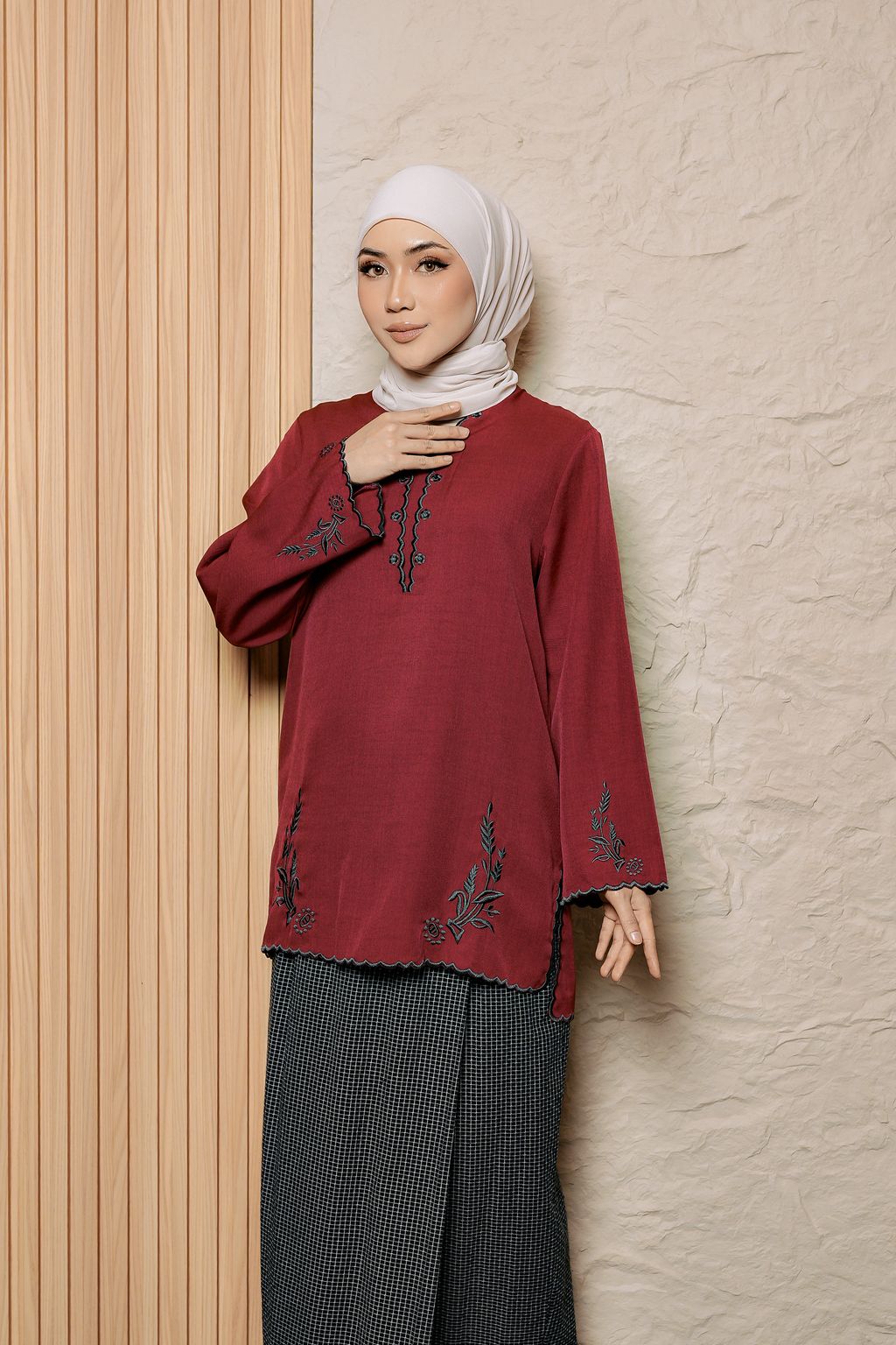 MANIS NAWARA CHERRY BLACK