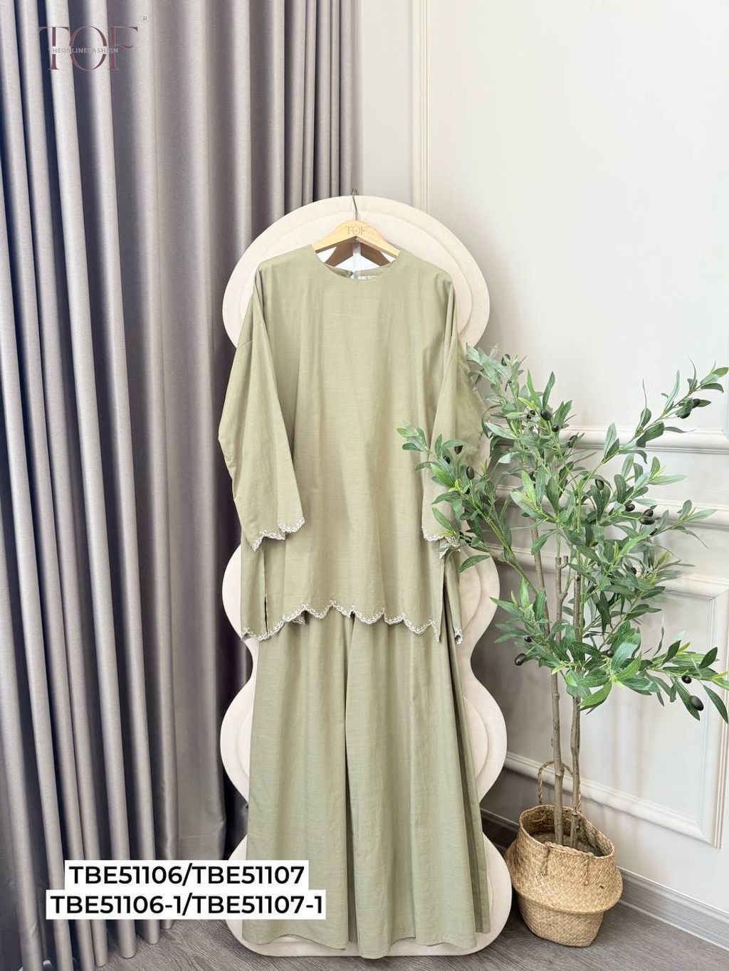 photo_6062341403846577485_y