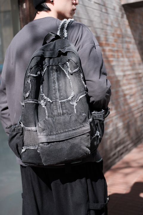 B597AEDE-485E-4B2C-9428-3B35CF283C35