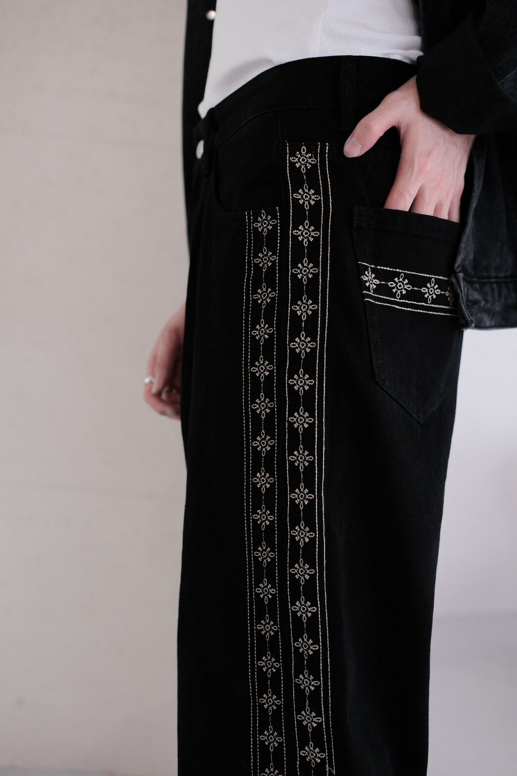 8EA323F4-7949-4E73-B318-684174A408E1