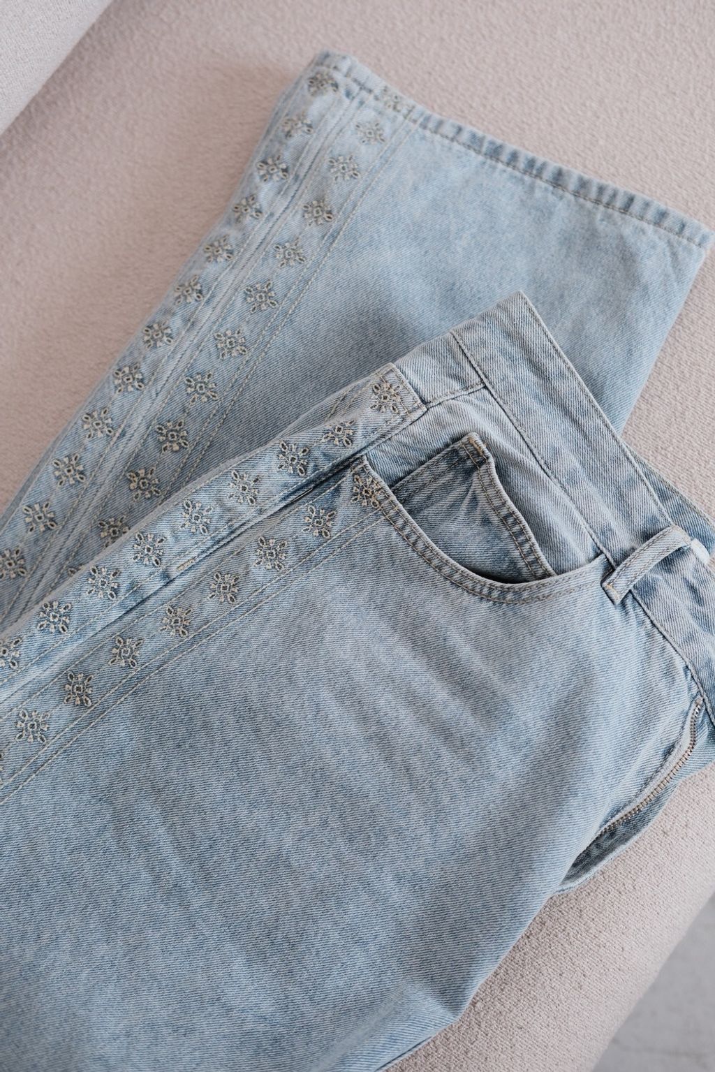 F4098359-0A74-4423-95BE-C60EB2C1DBEF