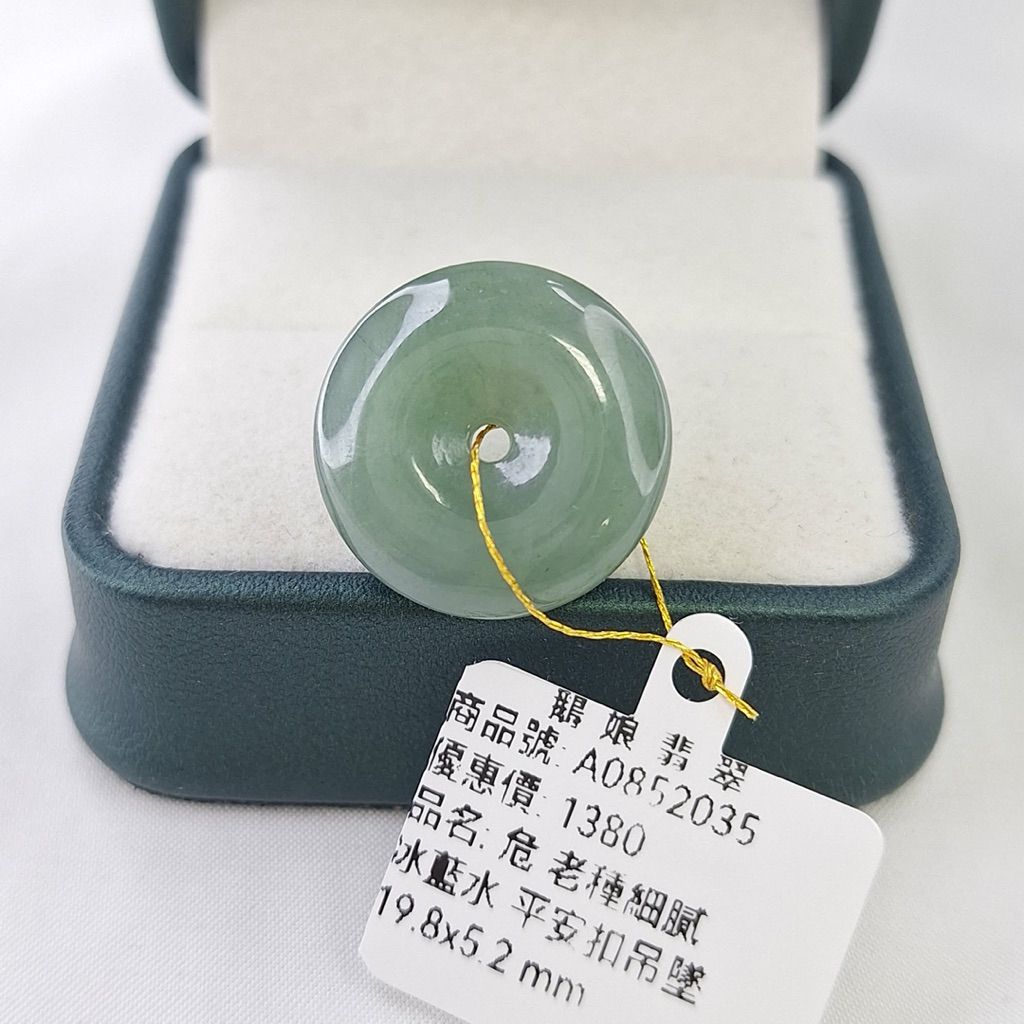tw-11134207-820lc-mpvw2n5hfoqq2d