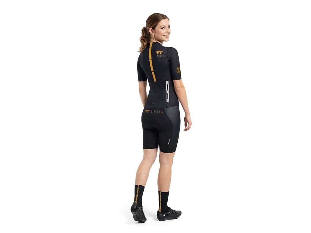 stay_gold_women_black_03_1_1