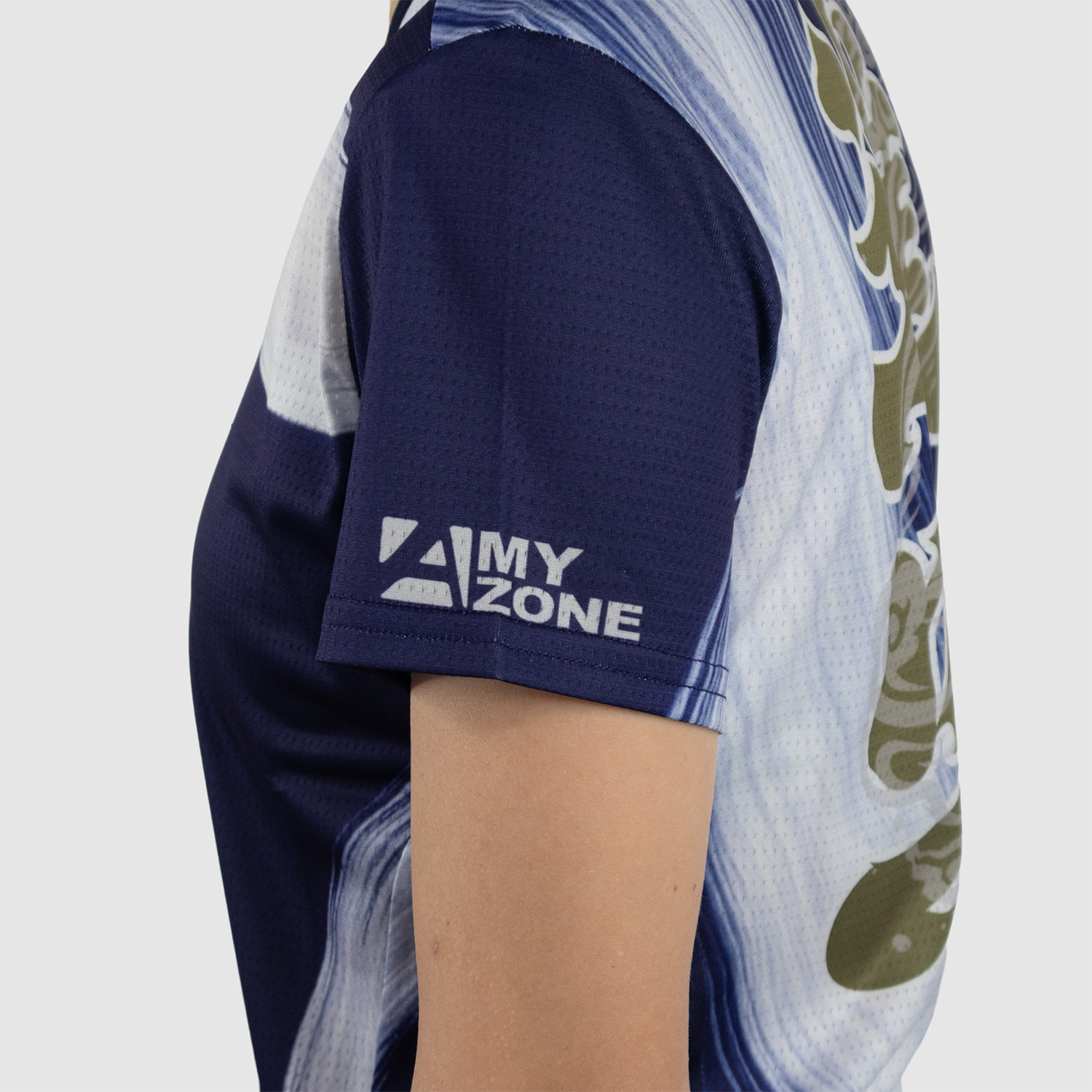 女_進香系列_玄天宇宙_實穿圖_logo特寫