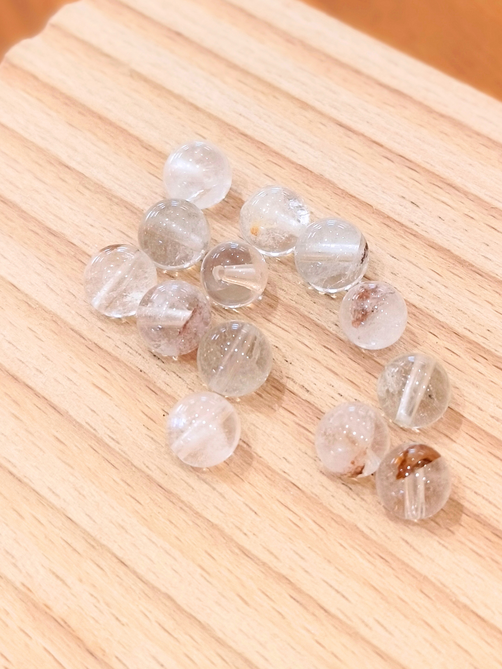 紅泥駭骨膠花