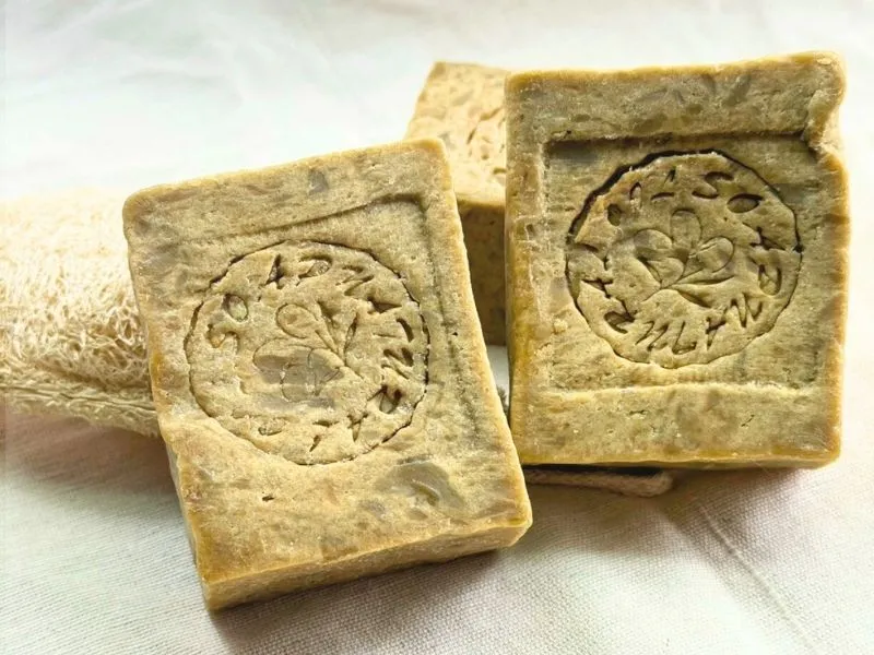 馬鞭草薄荷研磨皂成分：橄欖油、荷荷巴油、馬鞭草粉、薄荷葉