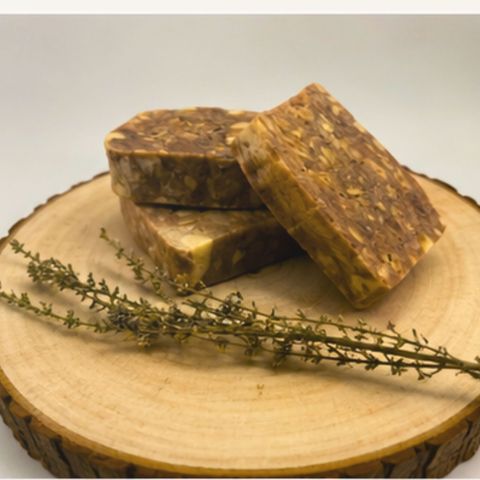 ruomu-milled-shampoo-bar-usma-platycladus-05.jpg
