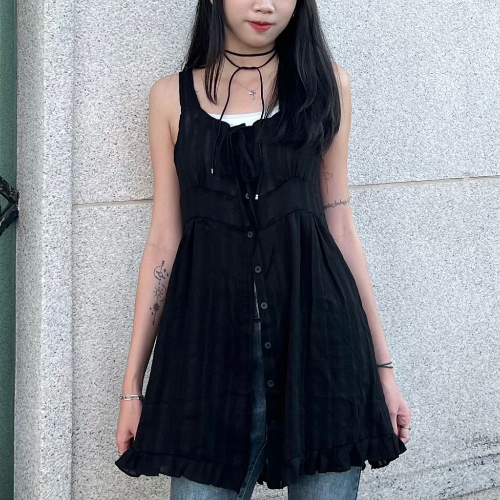 排釦褶邊吊帶洋裝