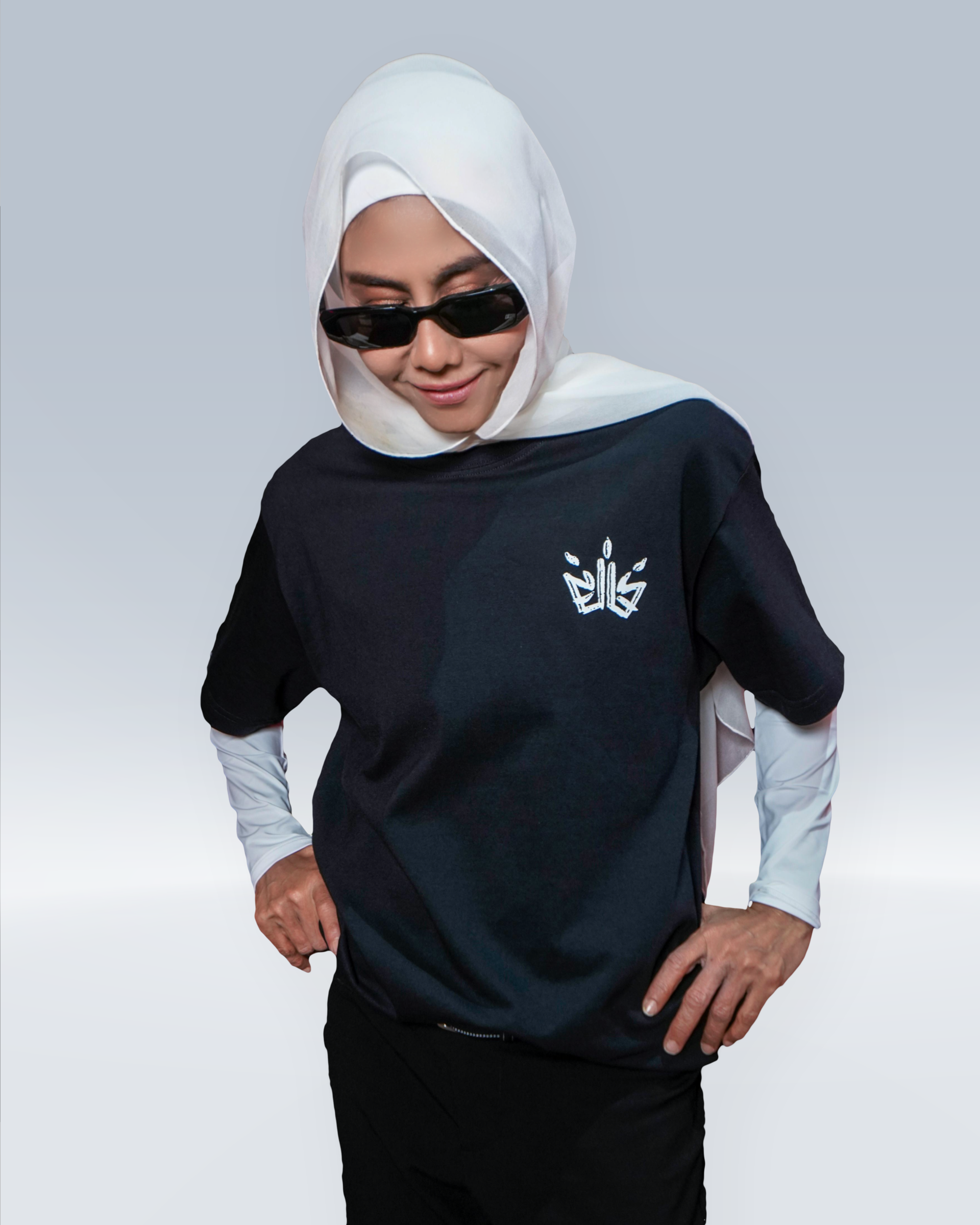 RQ TSHIRT - RQ EMBLEM (BLACK)-FRONT_ella