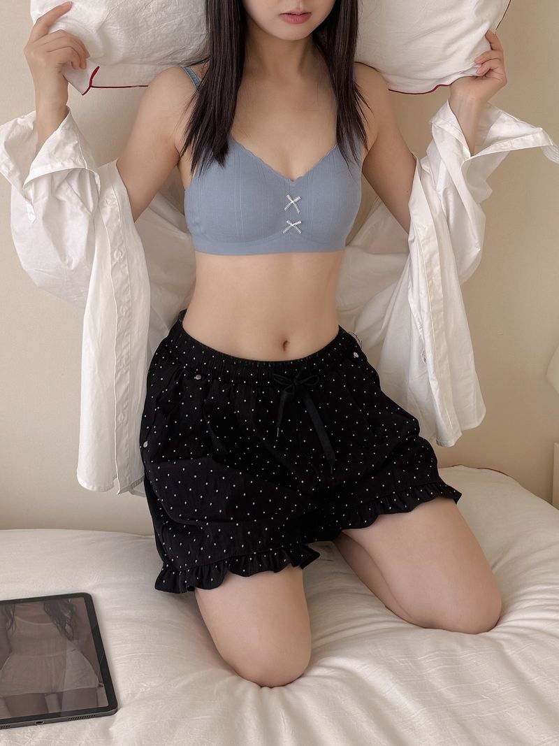 Sué cotton slight-push bra, worn