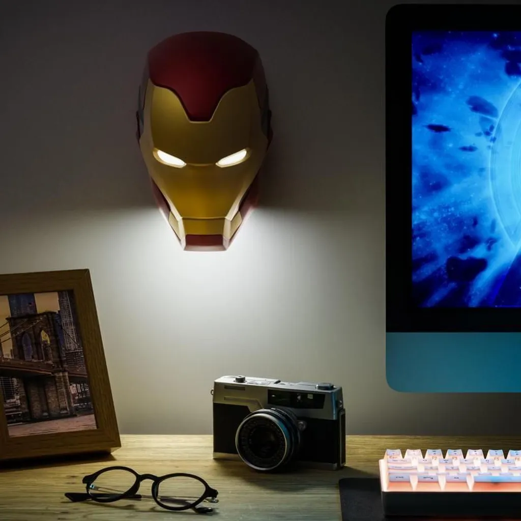 pp11312msis_marvel_iron_man_helmet_light_on_square_lifestyle_2