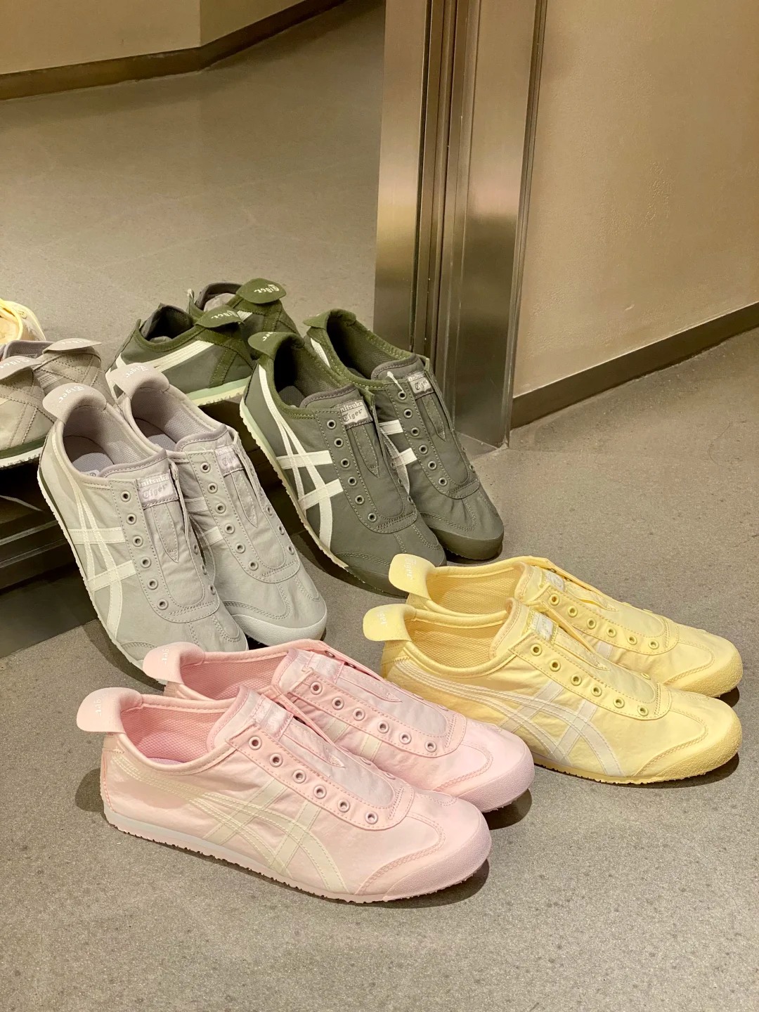 早八人刚需!这双懒人鞋我能穿一整个春夏_1_深圳平安金融中心鬼塚虎77_来自小红书网页版