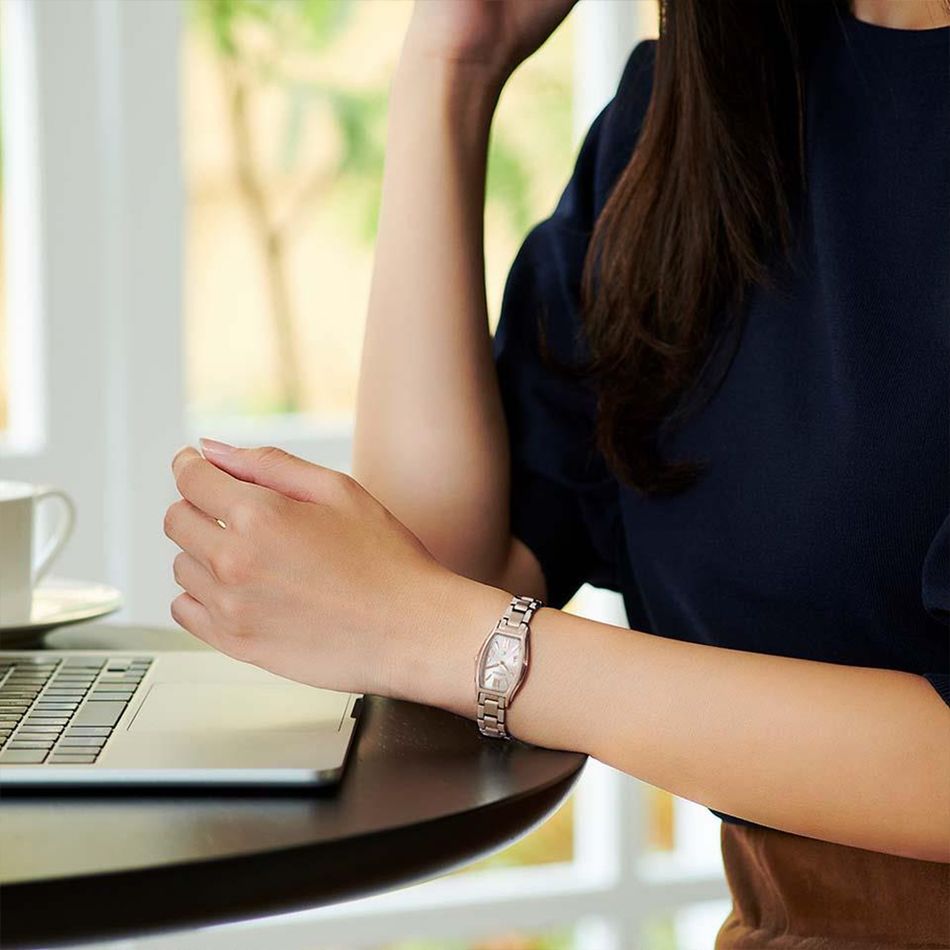 CITIZEN星辰 | xC系列 EW5546-56X | 限量款 光動能 精鑽 香檳金酒桶型優雅女錶 實戴展示