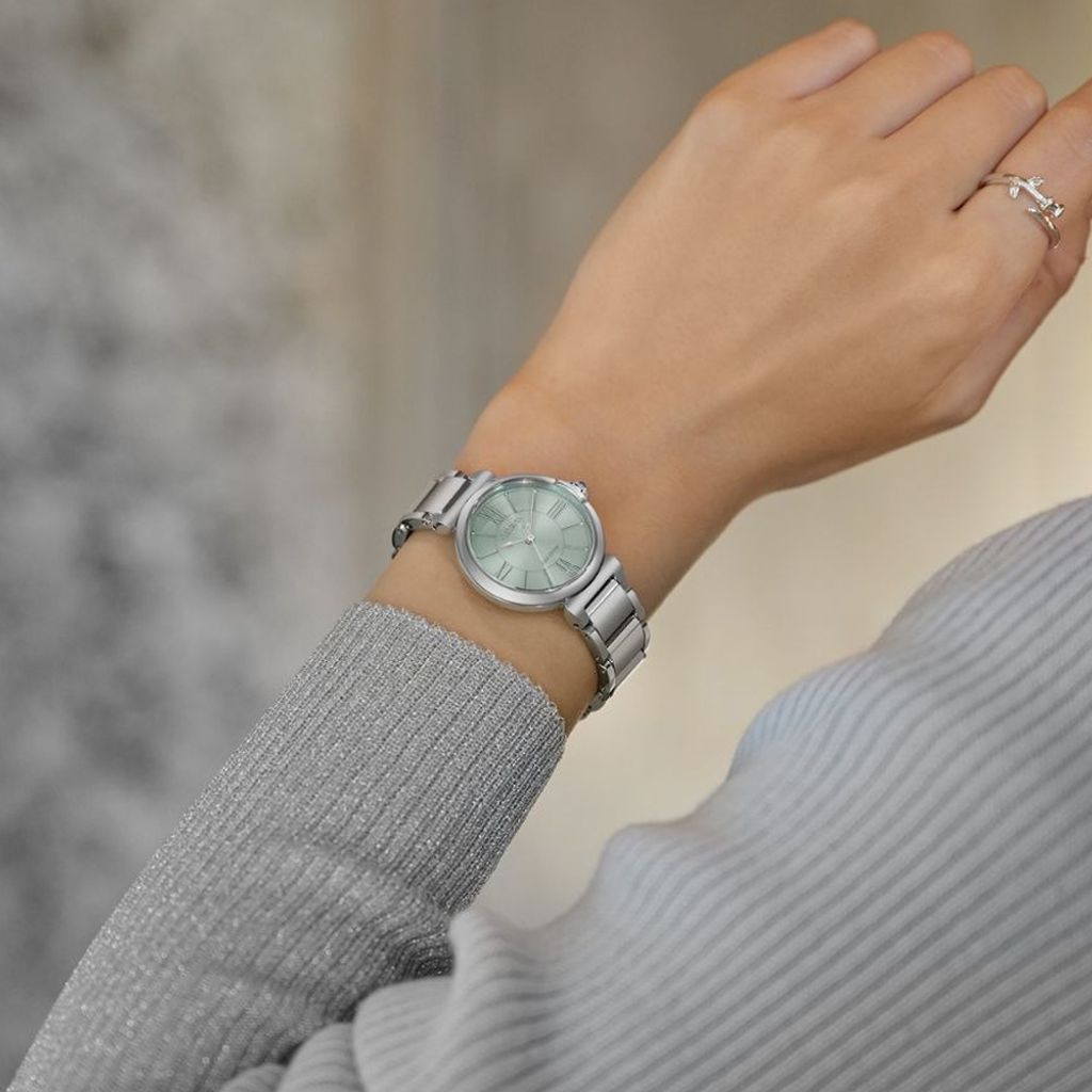 CITIZEN星辰 | L系列 EM1070-83L |  光動能 淺綠色 簡約優雅羅馬字女錶 實戴展示