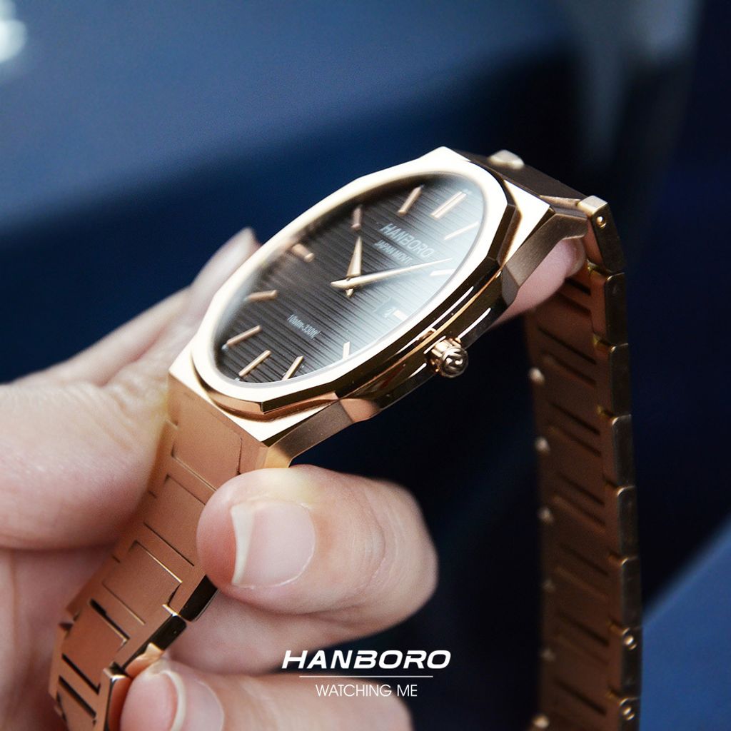 HANBORO | 超薄錶殼系列 003-2RBRRS | 玫瑰金八角形錶框 咖啡色橫紋錶盤 不鏽鋼錶帶 右側細節展示