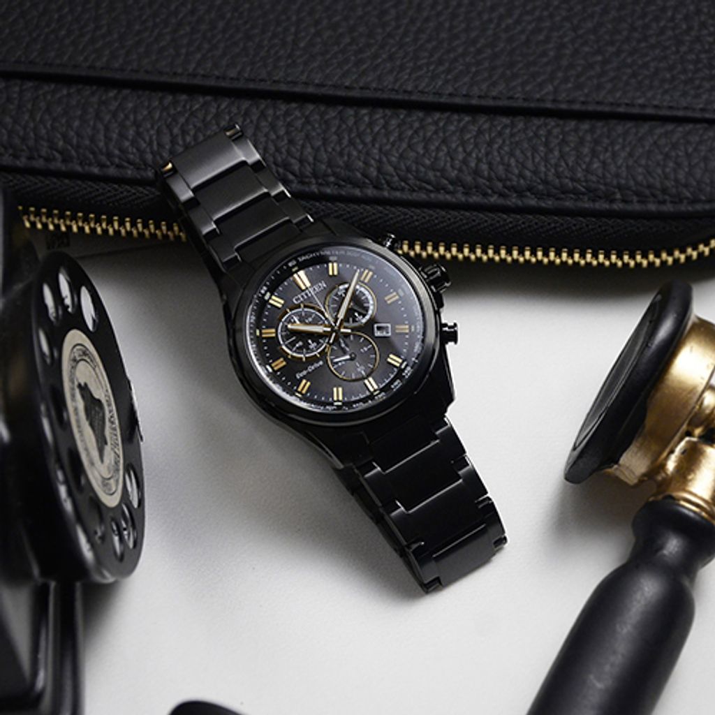 CITIZEN星辰 | AT2137-50E |  鐵灰色 金色指針 光動能三眼計時手錶 側面展示