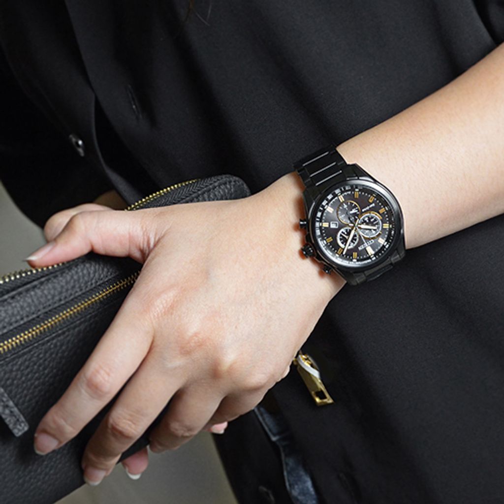 CITIZEN星辰 | AT2137-50E |  鐵灰色 金色指針 光動能三眼計時手錶 實帶細節