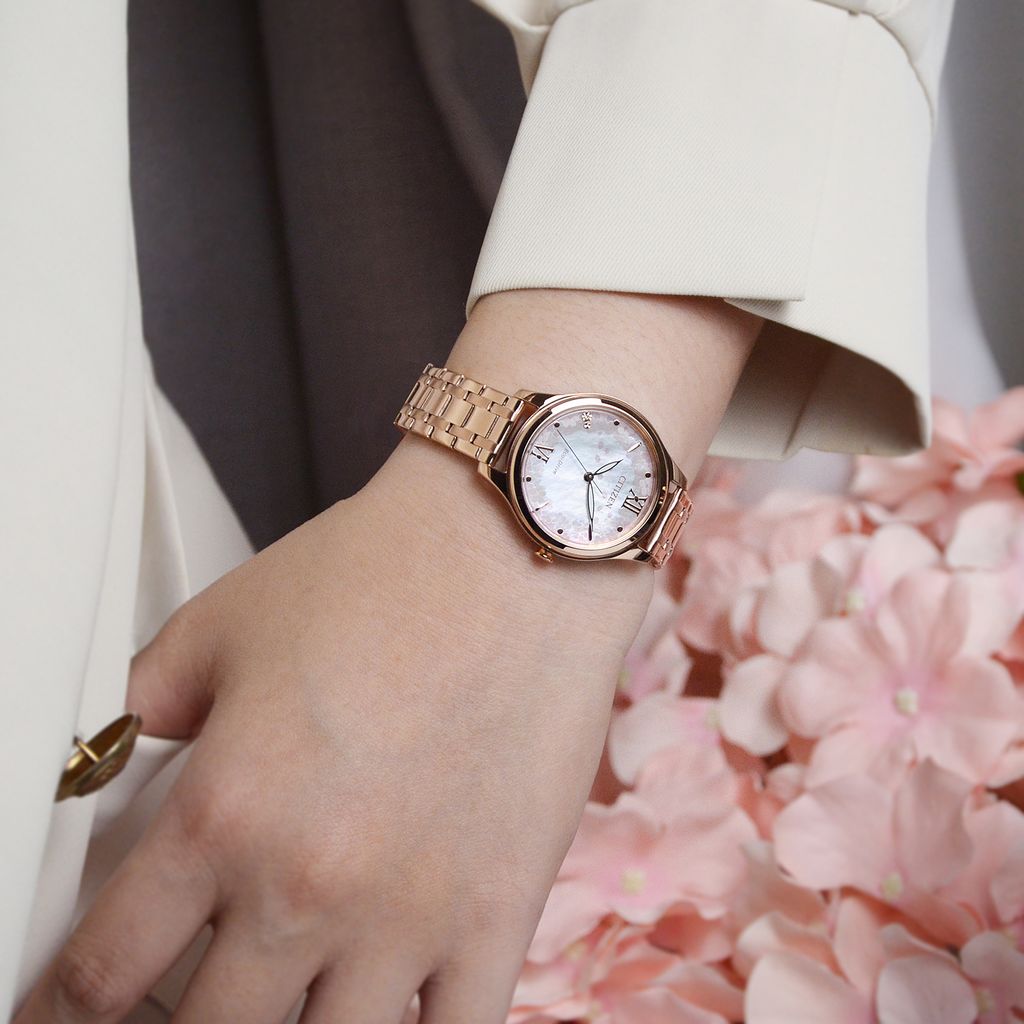 CITIZEN星辰 | LADY'S 系列 EM0508-98W | 母親節推薦 櫻花粉色 光動能 女錶 實戴展示