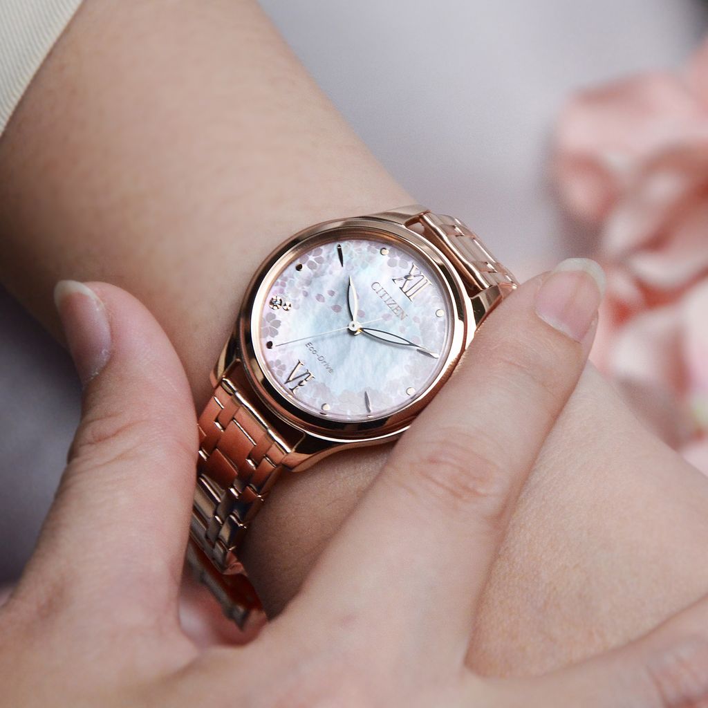 CITIZEN星辰 | LADY'S 系列 EM0508-98W | 母親節推薦 櫻花粉色 光動能 女錶 實帶細節