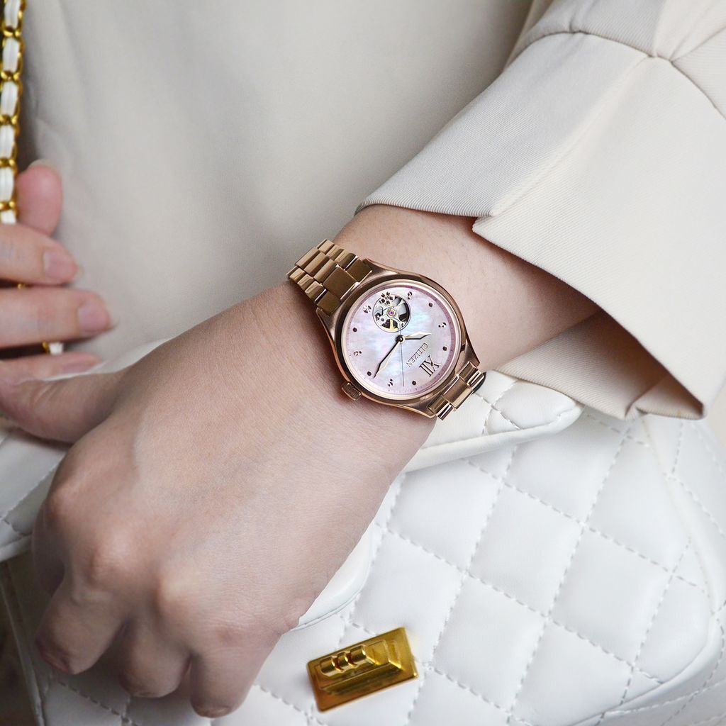 CITIZEN星辰 | LADY'S 系列 PC1017-96W | 母親節限定款 櫻花粉色 機械錶 女錶 實帶細節