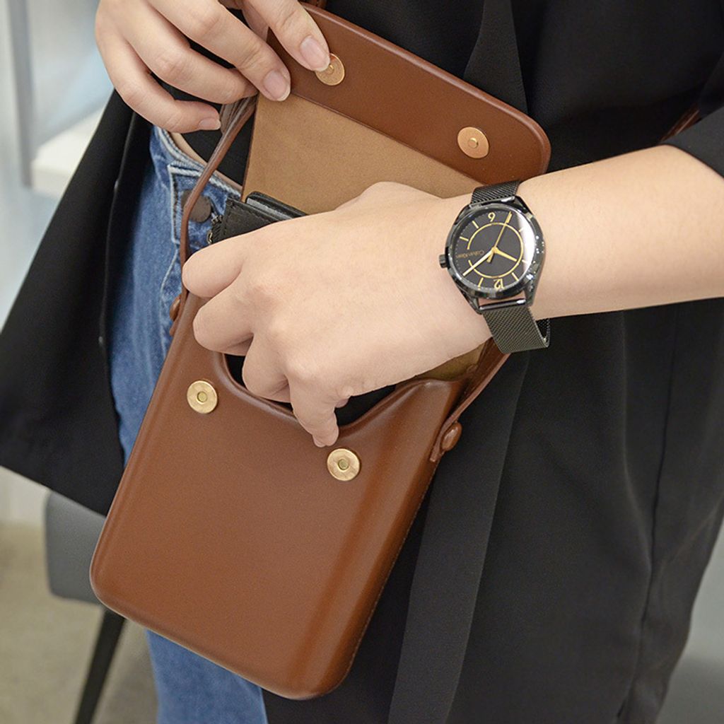 【贈質感包包】Calvin Klein |  25200194 | 黑金色簡約時尚米蘭帶女錶 包包實戴展示