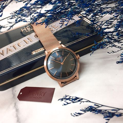 【贈質感包包】HENRY LONDON | HL34-M-0292 | 玫瑰金殼藍面米蘭帶 腕錶 實體展示