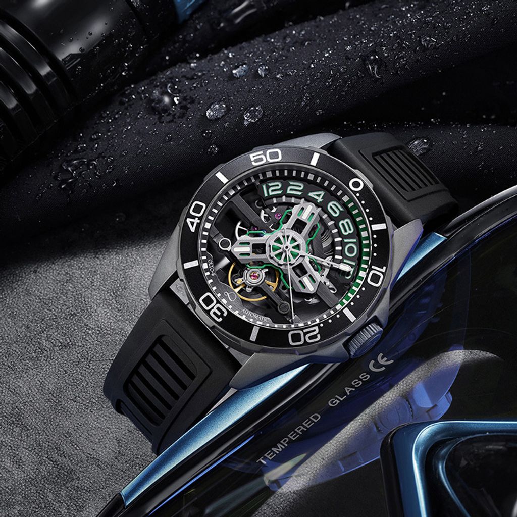 【贈太空人上鍊盒】OLTO-8 奧陀 | D1-1302-S03 |  霓虹綠 黑色潛水錶 自動機械錶 實體右側