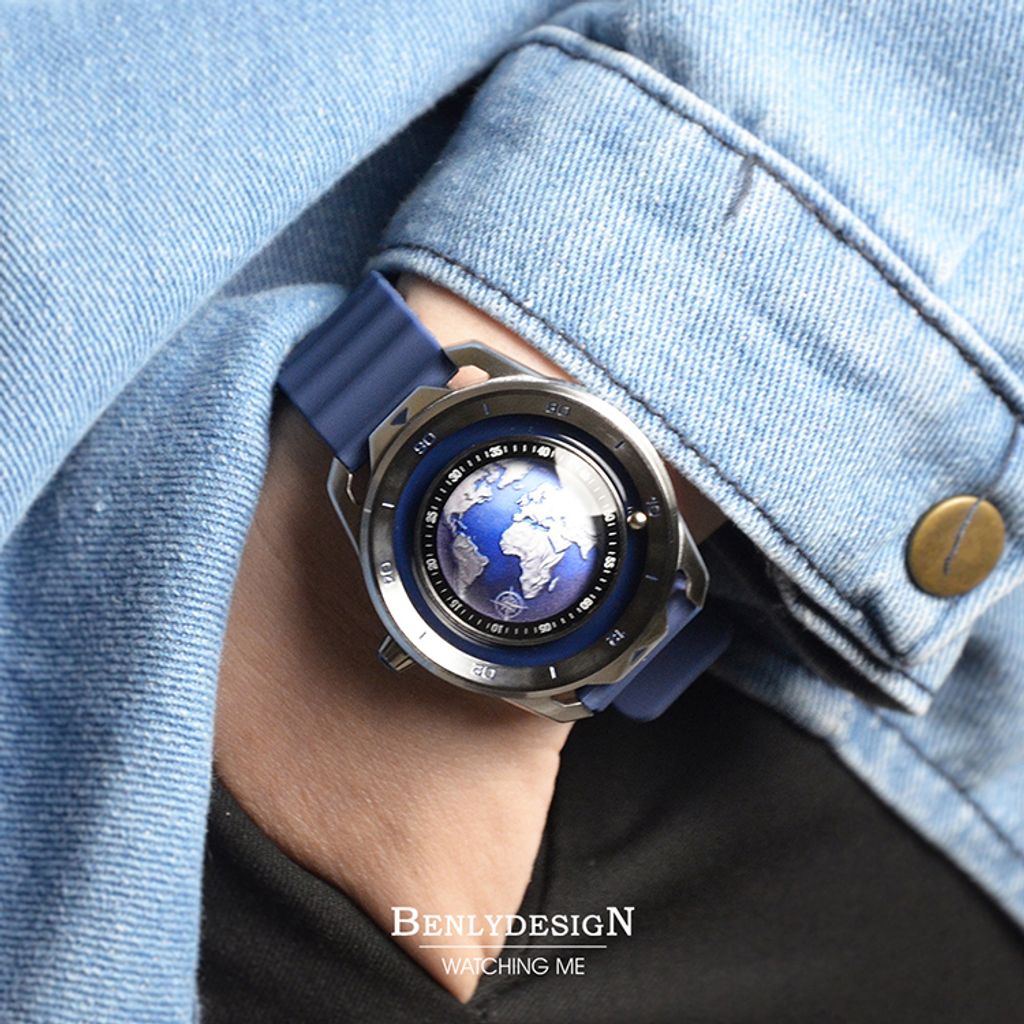 Benlydesign | 星球旅行者系列 MO.E地球 | 地球造型面盤 石英錶 藍色矽膠錶帶 實戴展示