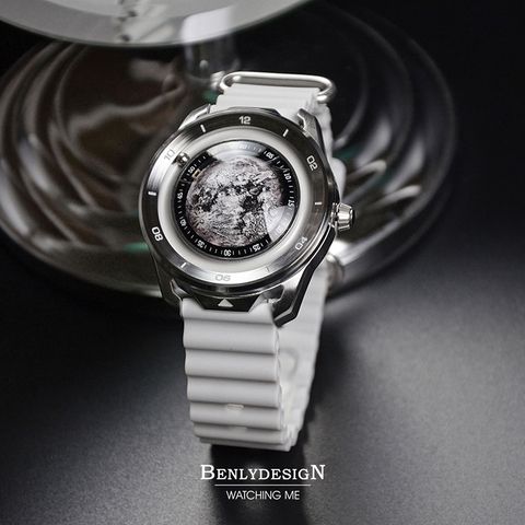 Benlydesign | 星球旅行者系列 MO.M 月球 | 月球造型面盤 石英錶 灰色矽膠錶帶 實體正面
