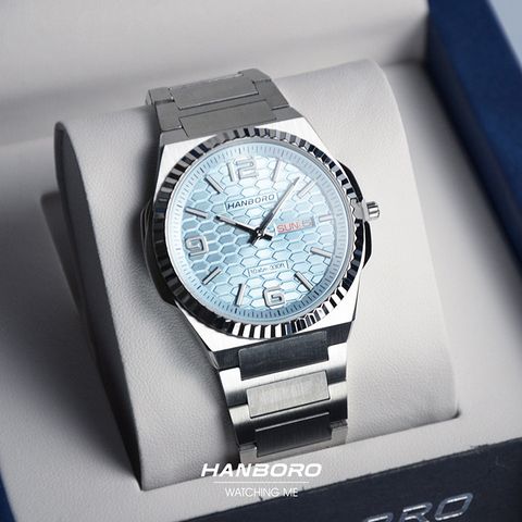 HANBORO | 超薄錶殼系列 014-2SNS | 銀白色八角形錶框 典雅水藍魚鱗紋錶盤 不鏽鋼錶帶 實體正面