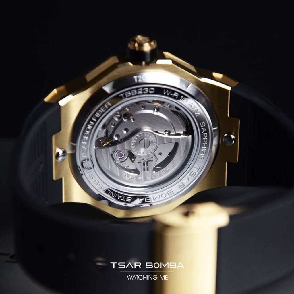 【新品預購】Tsar Bomba 機械公爵 | 原子系列 TB8230-04 | 黑色碳纖維金色五金 氟橡膠錶帶 機械錶 實體背面細節