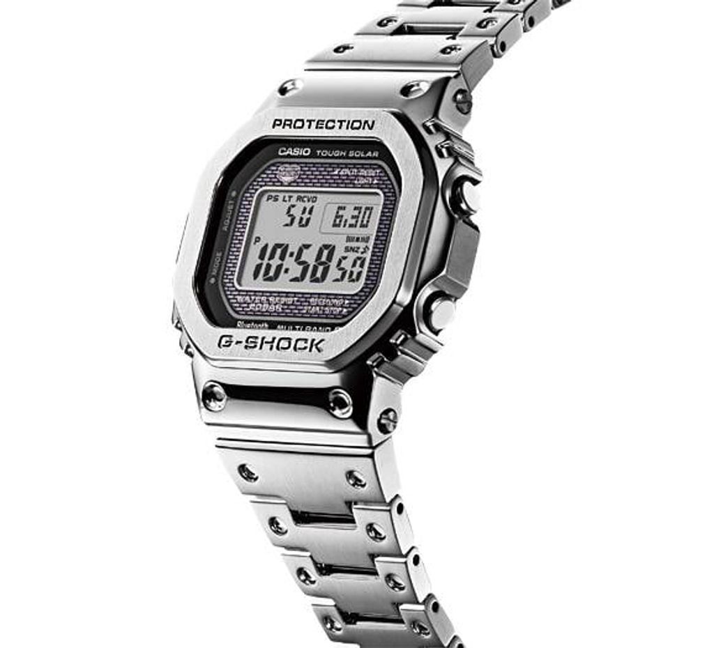 CASIO | G-SHOCK GMW-B5000D-1 | 太陽能 藍芽電波 全金屬 銀色腕錶 右側展示