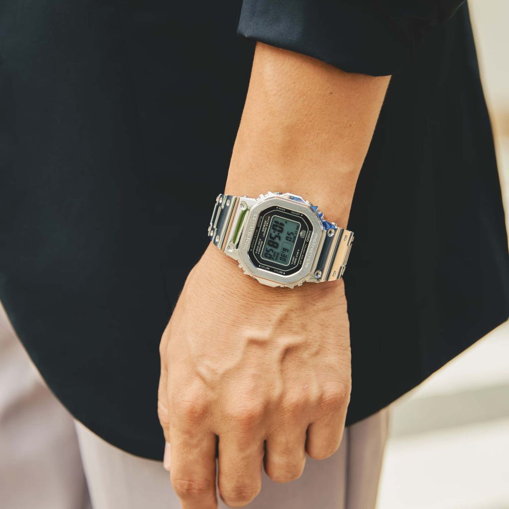 CASIO | G-SHOCK GMW-B5000D-1 | 太陽能 藍芽電波 全金屬 銀色腕錶 實戴細節